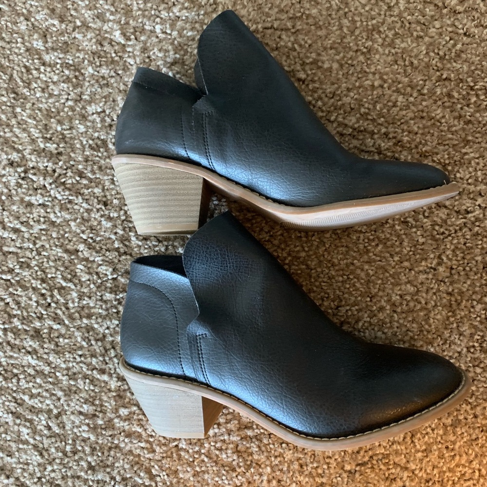 Universal Threads Boots